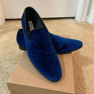 Men’s Blue Velvet Steve Madden dress shoes